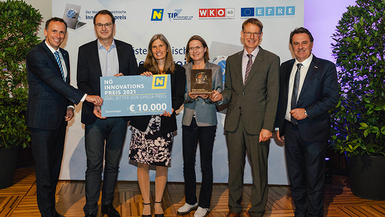 Im Jahr 2021 wurde die Biomin GmbH (heute DSM Austria) als Gesamtsieger des NÖ Innovationspreises mit dem Karl Ritter von Ghega-Preis ausgezeichnet: Wirtschaftslandesrat Jochen Danninger, Gerd Schatzmayr, Gudrun Vogtentanz, Eva Maria Binder, Franz Waxenec