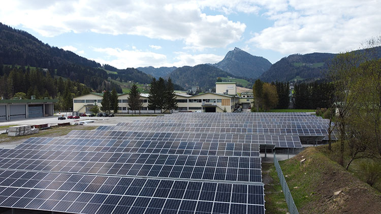 Die Energieautarkie ist das große Ziel von Voglauer. Im Vorjahr wurde eine große Photovoltaik-Anlage in Betrieb genommen.